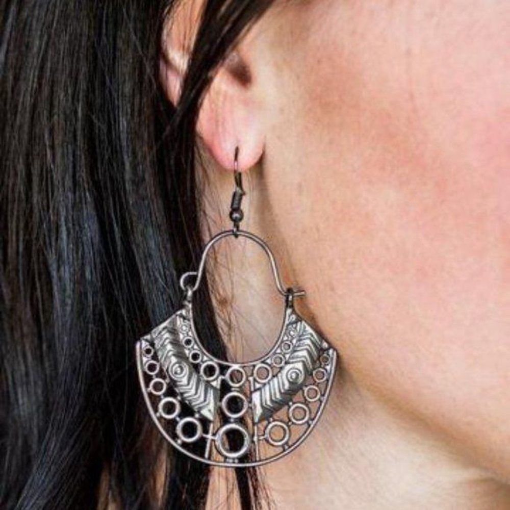E177 ❤️ Indigenous Idol – Black Gunmetal – Earrings - Picture 1 of 8